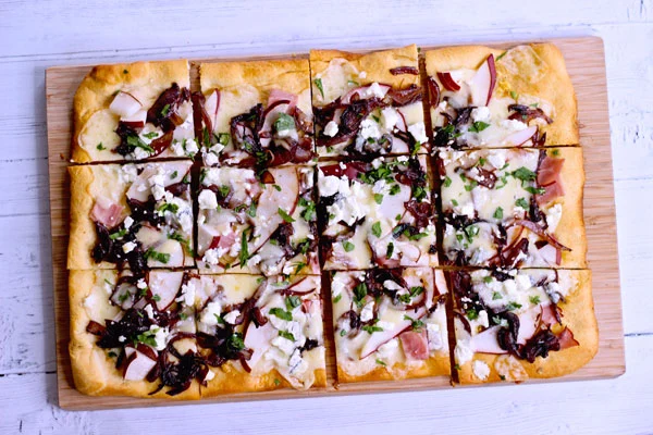 Irresistible Caramelized Pear and Goat Cheese Flatbread: A Delectable Fall Recipe
